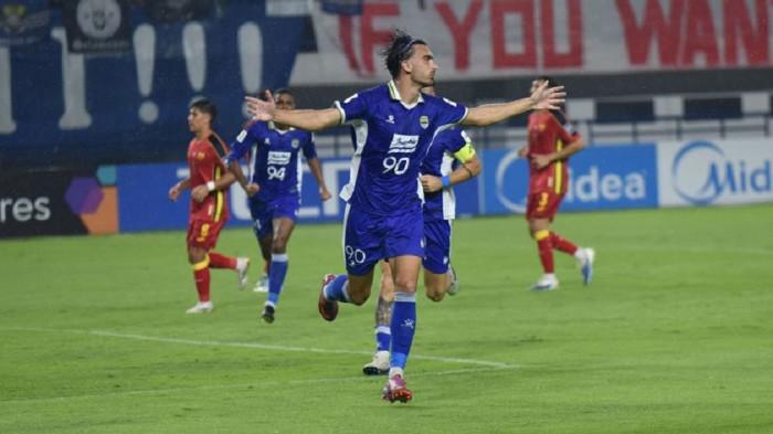 RAYAKAN GOL - Andrew Jung merayakan gol ke gawang Selangor FC pada pertandingan ketiga Grup G AFC Champions League Two 2025/26 di Stadion Gelora Bandung Lautan Api, Kamis, 23 Oktober 2025.