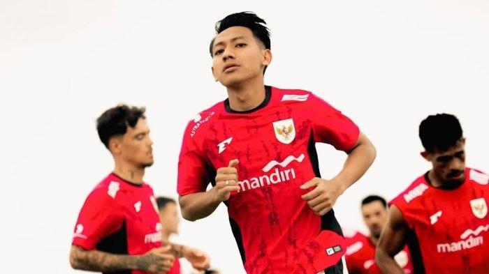 SESI LATIHAN - Beckham Putra menjalani latihan sebelum debutnya bersama Timnas Indonesia dalam laga seru melawan China pada lanjutan kualifikasi Piala Dunia 2026 zona Asia, putaran ketiga.