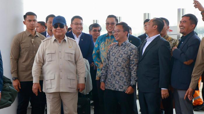 KSTI 2025 - Andhika Surya Gumilar, anggota DPRD Provinsi Jawa Barat dari Komisi V yang juga Alumni Teknik Metalurgi ITB (dua dari kanan) bersama Presiden Prabowo Subianto pada acara Konvensi Sains, Teknologi, dan Industri Indonesia (KSTI) 2025 di Sasana Budaya Ganesha (Sabuga), Bandung. Andhika sejalan dengan Presiden Prabowo mendukung pengembangan Iptek untuk membangun bangsa.