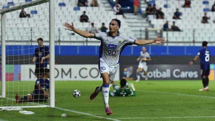 PERSIB unggul 1-0 atas Bangkok United pada babak pertama laga kedua Grup G AFC Champions League (ACL) Two di Stadion Pathum Thani, Thailand, Rabu, 1 Oktober 2025. Gol keunggulan Maung Bandung tercipta berkat sontekan Andrew Jung menit 42.