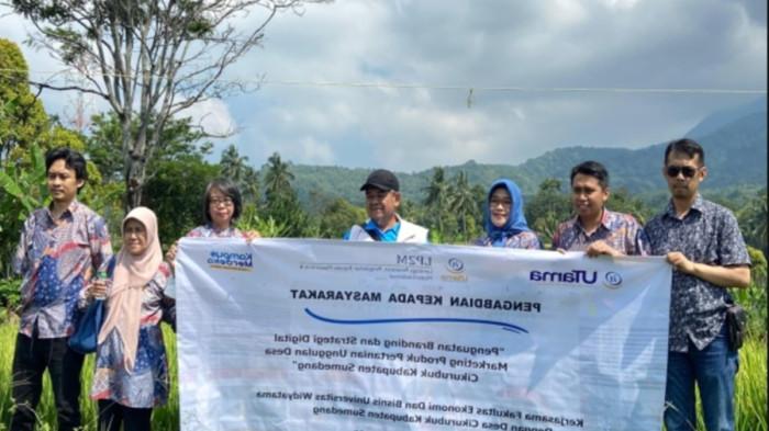 PKM -NUniversitas Widyatama menggelar Pengabdian Kepada Masyarakat (PKM) Penguatan Branding dan Strategi Digital Marketing Produk Pertanian Unggulan Desa Cicurubuk Sumedang