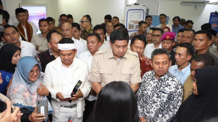 KREDIT PERUMAHAN - bank bjb bersama Pemerintah Daerah Kabupaten Karawang menyelenggarakan kegiatan Sosialisasi Kredit Program Perumahan di Aula Husni Hamid, Acara sosialisasi ini dihadiri oleh Menteri Perumahan dan Kawasan Permukiman Maruarar Sirait, Gubernur Jawa Barat Dedi Mulyadi,  Bupati Karawang Aep Syaepuloh, Direktur Utama bank bjb Yusuf Saadudin, Direktur Konsumer dan Ritel bank bjb Nunung Suhartini, Direktur Korporasi dan UMKM bank bjb Mulyana, serta berbagai unsur Forkopimda Kabupaten Karawang.  Pemerintah Daerah Kabupaten Karawang.