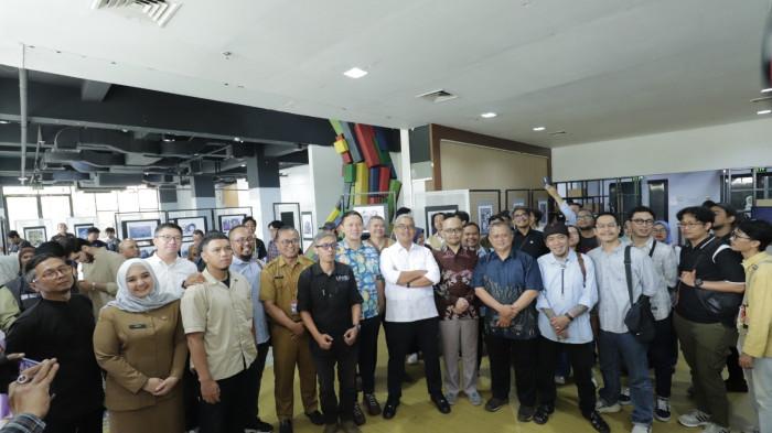 PAMERAN DESAIN - Wali Kota Bandung, Muhammad Farhan, S.E hadir pada acara pameran desain bertajuk “Ambarakala Vol. 2” yang digelar  Program Studi S1 Desain Komunikasi Visual (DKV) Universitas ‘Aisyiyah (UNISA) Bandung