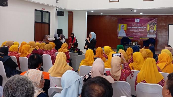 KRITIK KEBIJAKAN DEDI MULYADI - Atalia Praratya saat berkunjung ke Sekolah Rakyat Cimahi, di Sentra Abiyoso, Kamis (31/7/2025).