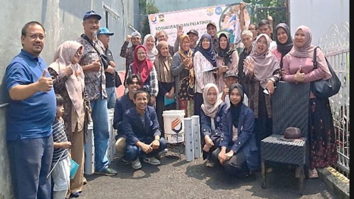 PELATIHAN -  Jurusan Teknik Kimia Politeknik Negeri Bandung (POLBAN) kembali menunjukkan komitmennya dalam mendukung pembangunan berkelanjutan di tingkat masyarakat melalui kegiatan Sosialisasi dan Pelatihan Pengembangan Produk Berbasis Sampah Organik dan Anorganik.