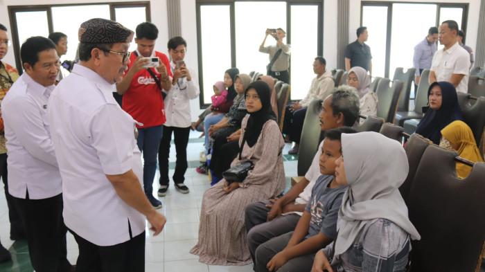 korban longsor gunung kuda ke bupati