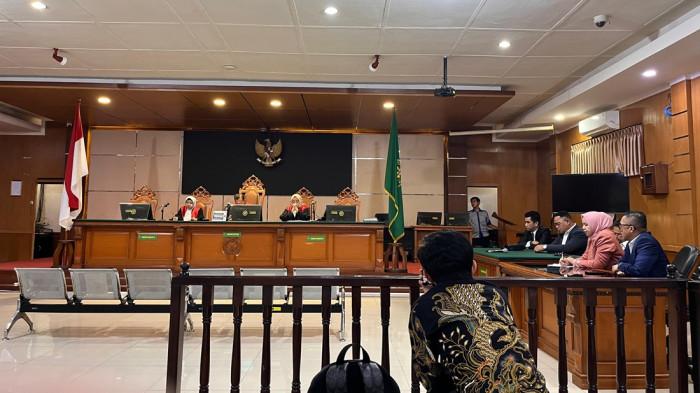 SIDANG GUGATAN INTERVENSI - Majelis hakim Pengadilan Negeri Bandung memutuskan menerima gugatan intervensi dari Revelino Tuwasey dalam perkara perdata antara Lisa Mariana dan Ridwan Kamil. Putusan sela ini dibacakan di PN Bandung, Rabu (23/7/2025). Dalam persidanga ini baik Lisa Mariana, Revelino, maupun Ridwan Kamil tidak hadir melainkan diwakili para kuasa hukumnya.