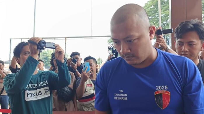 HERYANTO - Polisi menunjukkan barang bukti dan kronologi pembunuhan pegawai minimarket, Dina Oktaviani (21), yang tewas dibunuh rekan kerjanya di wilayah KM 72A Purwakarta.