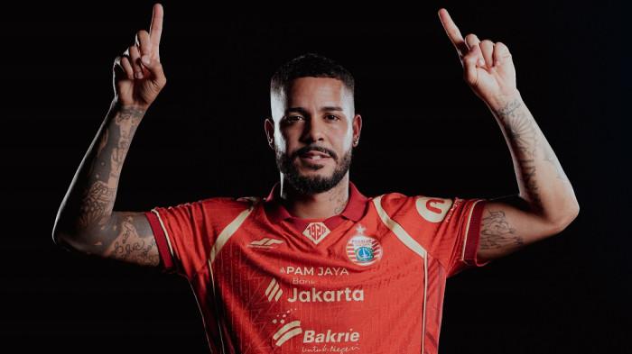 Persija Jakarta resmi merekrut Emaxwell Souza de Lima. Ia didatangkan untuk menambah kekuatan sekaligus mengkreasi sistem menyerang di Super League.
