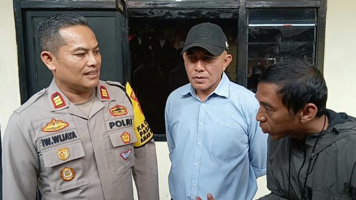 KERACUNAN MBG JAKTIM - Kapolsek Pasar Rebo AKP I Wayan Wijaya saat memberikan keterangan terkait kasus dugaan keracunan MBG, Jakarta Timur, Selasa (30/9/2025). TRIBUNJAKARTA.COM/BIMA PUTRA