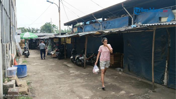 Kondisi penampungan berupa lapak semi permanen pedagang Pasar Munjul, Cipayung, Jakarta Timur, Senin (11/8/2025). TRIBUNJAKARTA.COM/BIMA PUTRA.