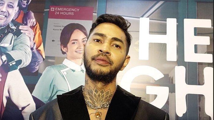 Onadio Leonardo pemeran Kresna di film 'Hello Ghost' usai jumpa pers di CGV Grand Indonesia Jakarta Pusat, Jumat (5/5/2023).