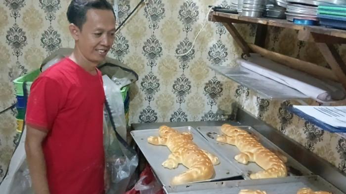 PEMBUATAN ROTI BUAYA