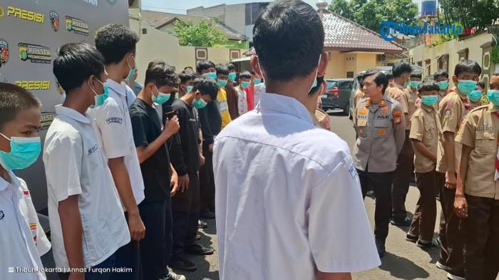 SISWA SMP TAWURAN - Sebanyak 46 siswa SMP ditangkap polisi karena terlibat aksi tawuran di wilayah Ulujami, Pesanggrahan, Jakarta Selatan.