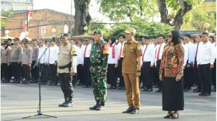 4 tokoh diberi penghargaan karena dinilai berjasa dalam keberhasilan pelaksanaan Program Kampung Anti Narkoba di Kelurahan Rawasari, Kecamatan Alam Barajo, Kota Jambi.
