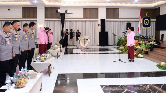 Polda Jambi menggelar syukuran Hari Kesatuan Gerak Bhayangkari (HKGB) ke-73 Tahun 2025 dengan tema “Bhayangkari Berkarya Mendukung Polri untuk Masyarakat” pada Kamis (23/10/2025)