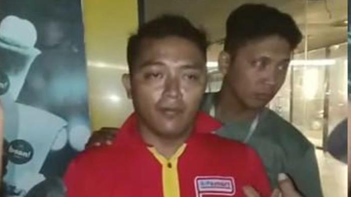 PEMBUNUHAN.Eryanto (27), kepala minimarket di Rest Area KM 75 Tol Cikampek-Padalarang (Cipularang), Kabupaten Purwakarta, ditangkap polisi setelah membunuh dan melakukan kekerasan seksual terhadap pegawainya, Dina Oktaviani (21). Penangkapan dilakukan setelah tim gabungan Polres Karawang dan Tim Taktis Sanggabuana menelusuri jejak pelaku yang sempat kabur usai membuang jasad korban ke Sungai Citarum.