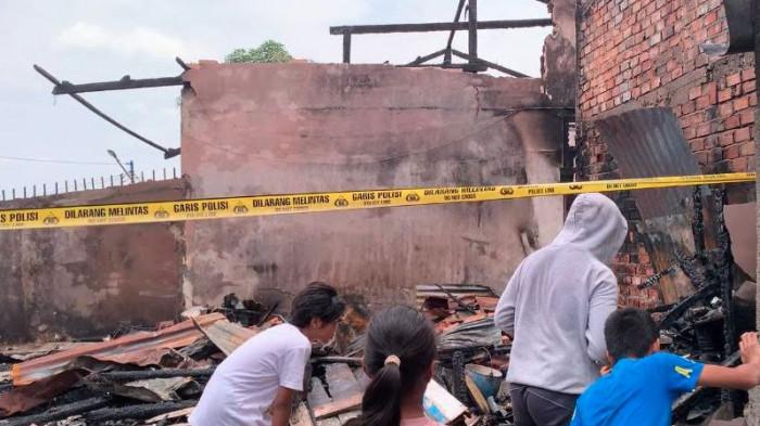 Kebakaran yang terjadi di kawasan Simpang Pulai, Kota Jambi, Sabtu (27/9/2025), berhasil dipadamkan.