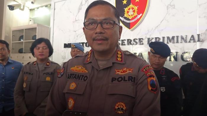 MAIN WANITA - Kabid Humas Polda Jateng Kombes Pol Artanto menjelaskan soal kasus Kapolsek Brangsong yang main wanita di Mapolda Jateng, Kota Semarang, Kamis (25/9/2025).