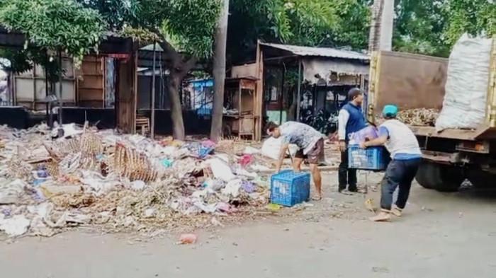 20251006_Timbunan sampah di Pasar Banjarsari Pekalongan_2