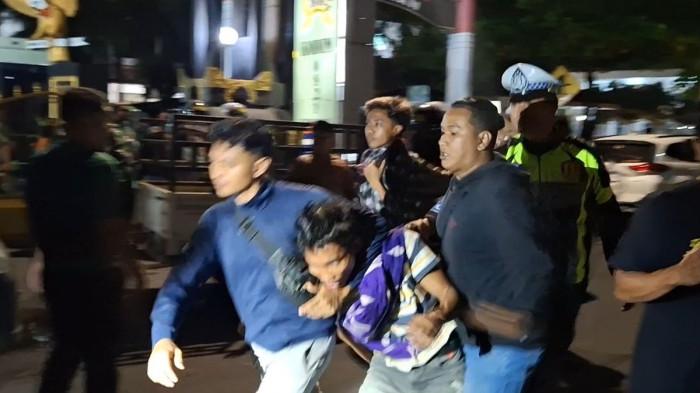20251012_Polisi amankan pelaku kerusuhan