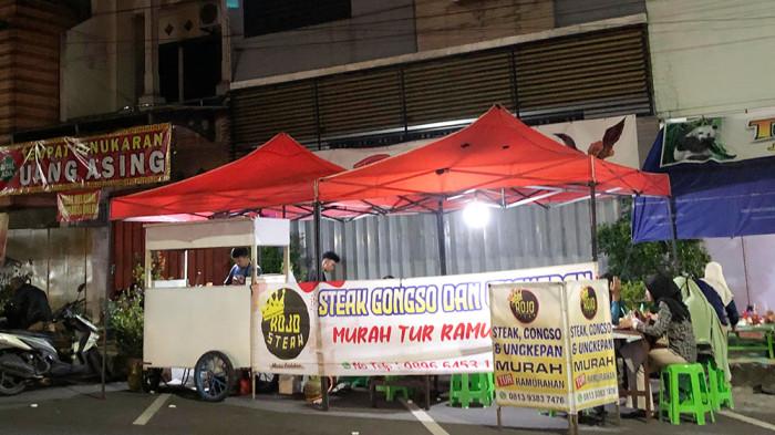 Aneka kuliner khas Solo di Pasar Klewer Saat Malam Hari