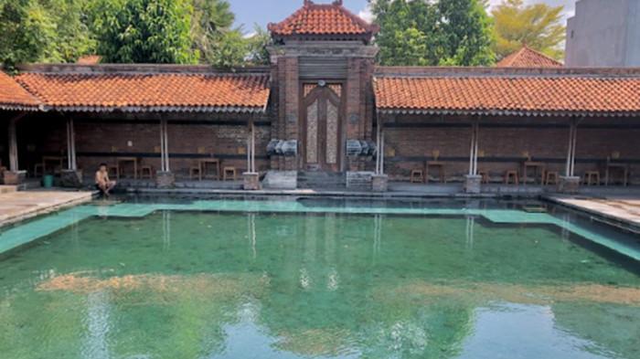 Umbul Pengging di Kecamatan Banyudono Kabupaten Boyolalli yang dibangun oleh kerajaan Surakarta