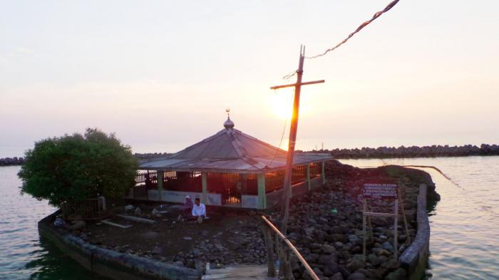 MAKAM SYEKH MUDZAKIR DI BEDONO SAYUNG DEMAK