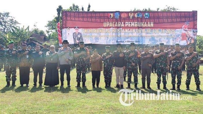 KOLABORASI - Bupati Magetan, Nanik Endang Rusminiarti, bersama Forkopimda membuka TMMD ke-126 di Lapangan Desa Kembangan, Kecamatan Sukomoro, Kabupaten Magetan, Jawa Timur, Rabu (8/10/2025) pagi. Program tahun anggaran 2025 menyasar Desa Kembangan, yang merupakan desa terluas dan masih didominasi lahan persawahan.