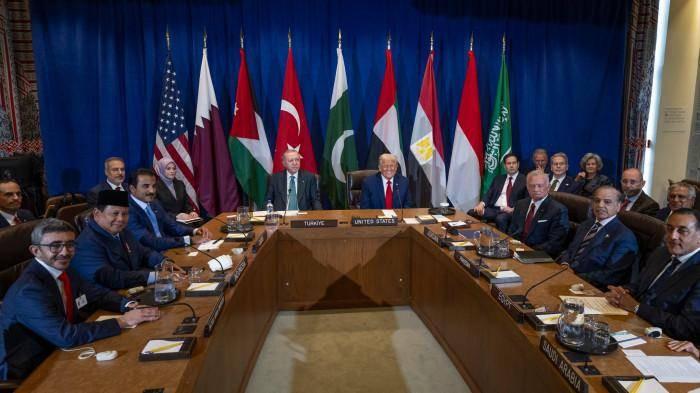 TRUMP BAHAS GAZA - Foto diunduh dari Facebook The White House, Kamis (25/9/2025), Presiden Donald Trump mengadakan pertemuan dengan para pemimpin dari delapan negara Arab dan Muslim di antaranya ada Presiden RI Prabowo Subianto di markas besar PBB, Selasa (23/9/2025). Mantan perdana menteri Inggris, Tony Blair diusulkan akan pimpin sementara Gaza setelah perang berakhir.