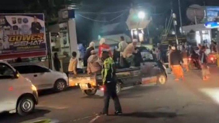 RICUH - Kericuhan yang terjadi di Polres Lumajang, Jawa Timur, Minggu (13/10/2025) malam. Kericuhan diduga dipicu meninggalnya terduga pelaku pencurian hewan ternak.