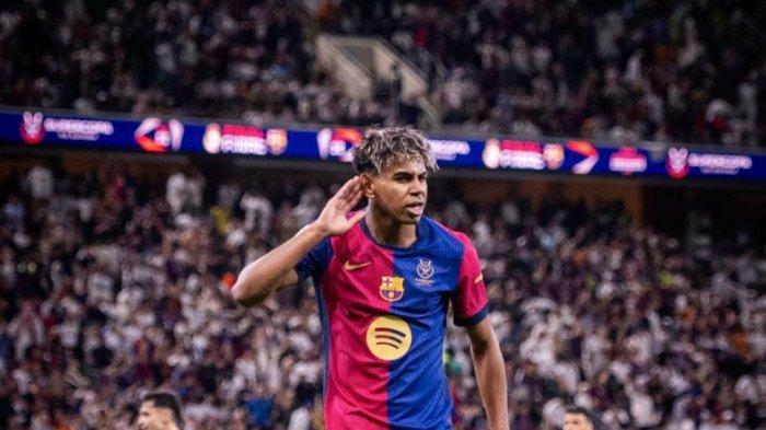 DIKRITIK - Winger Barcelona, Lamine Yamal saat melakukan selebrasi usai cetak gol. Lamine Yamal mendapat kritikan dari mantan bintang Timnas Prancis, Adil Rami, Sabtu (26/7/2025).