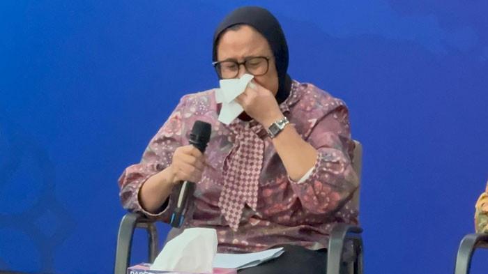 PETINGGI BGN - Wakil Kepala BGN Nanik S Deyang menangis imbas ribuan siswa keracunan MBG di Gedung BGN, Jakarta Pusat, Jumat (26/9/2025). Para petinggi BGN ternyata tidak ada yang punya background gizi.