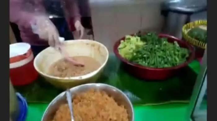 Pecel 99 Madiun punya rasa sambel yang unik, khas dengan daun jeruk, dan jadi idola para pejabat, 2021.