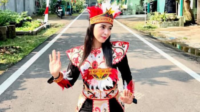 Baju Dayak Ngaju Wanita
