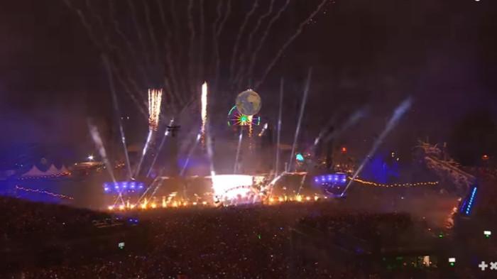 Konser Martin Garrix dengan Lagu Ain’t Letting You Down” di Acara Tomorrowland 2025