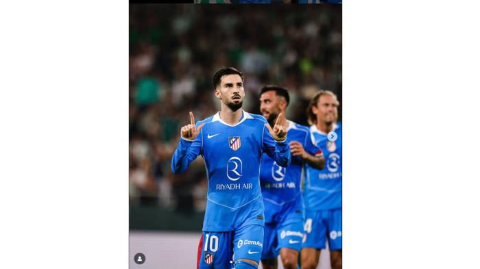 Selebrasi Alex Baena