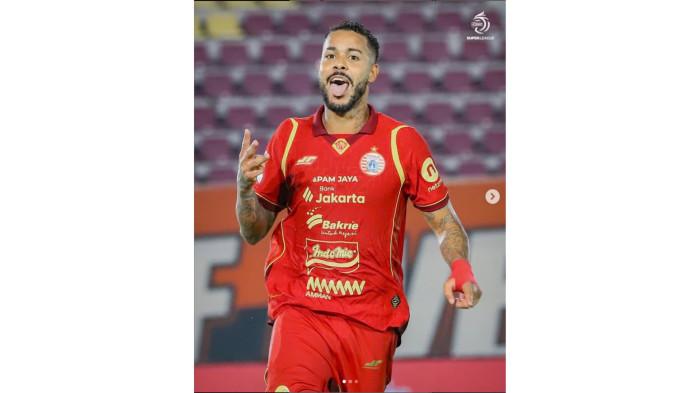 Selebrasi Maxwell Souza