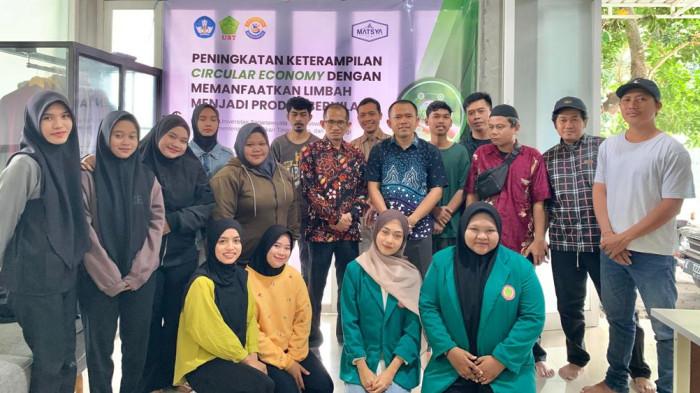Universitas Sarjanawiyata Tamansiswa Bantu UMKM Atasi Limbah Kain lewat Program Circular Economy 1