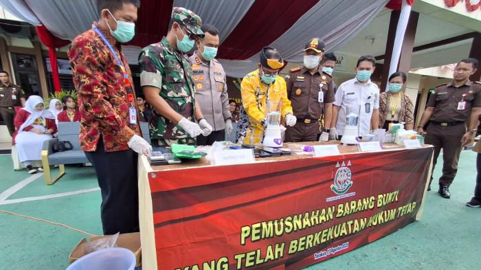 Kejari Tarakan musnahkan barang bukti 07082025.jpg