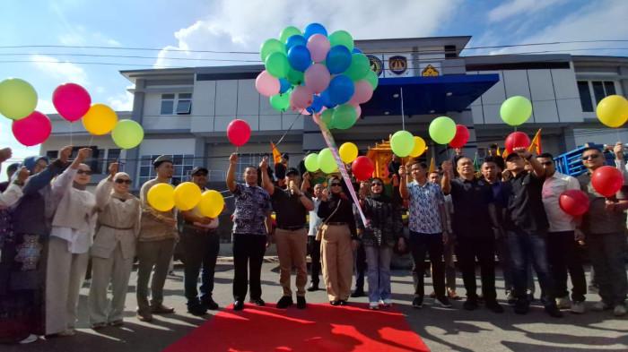 Pelepasan balon di Pawai Budaya 02 11102025.jpg