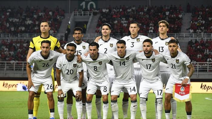 TIMNAS INDONESIA - Pemain Timnas Indonesia saat melawan Lebanon pada pertandingan FIFA Matchday di Stadion Gelora Bung Tomo (GBT) Surabaya, Senin (8/9/2025). Arya SInulingga isyaratkan Timnas Indonesia baru punya pelatih anyar di FIFA Matchday Maret 2026.