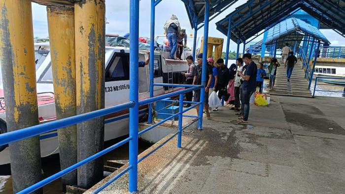 JADWAL SPEEDBOAT REGULER - Aktivitas penumpang speedboat reguler di Pelabuhan Kayan II, Tanjung Selor, Bulungan Kalimantan Utara, setiap harinya,hingga sore hari