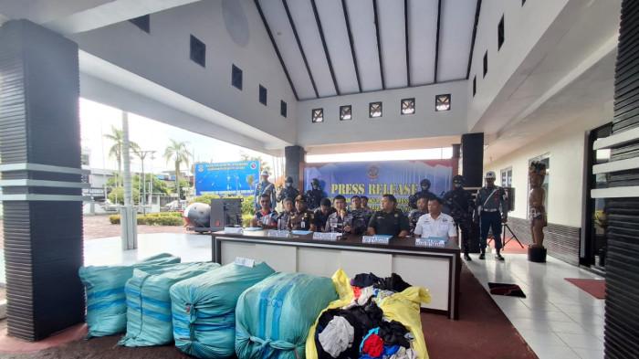 Pausiah
RILIS PERS - Rilis pers Kodaeral XIII Tarakan berlangsung dipimpin Wadan Kodaeral XIII Laksamana Pertama TNI Bambang Kuncoro, mewakili Dankodaeral XIII, Laksamana Muda TNI, Phundi Rudbandi, Jumat (31/10/2025).