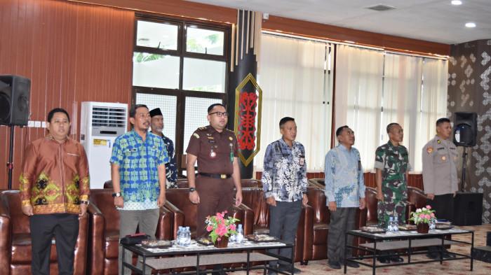 PENDIDIKAN POLITIK - Sosialisasi sosialisasi pendidikan politik di Ruang Tenguyun Lantai II Kantor Bupati pada Kamis (30/10/2025).
