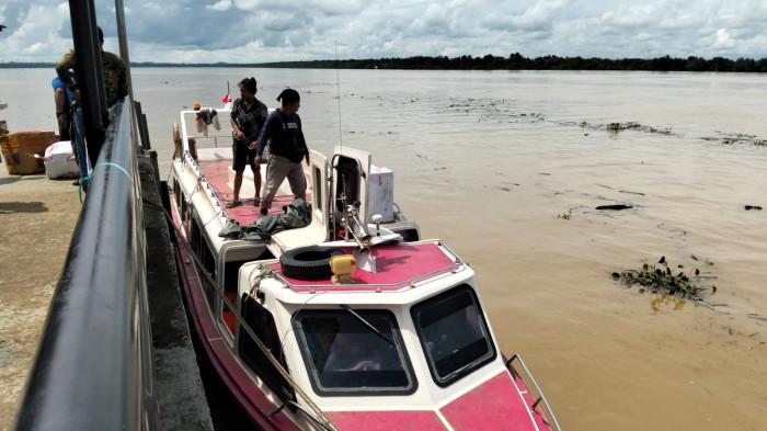 TRANSPORTASI AIR - Speedboat reguler rute KTT-Tarakan dijadwalkan berangkat melalui Pelabuhan Keramat Tideng Pale, Sabtu (25/10/2025). Empat armada speedboat reguler siap diberangkatkan setiap harinya dari KTT Menuju Tarakan. (TribunKaltara.com / Rismayanti)