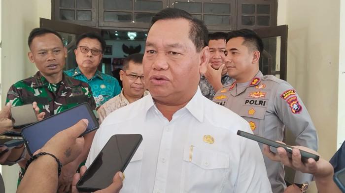 Bupati Kotawaringin Timur (Kotim), Halikinnor saat diwawancara Kamis (23/10/2025) lalu.