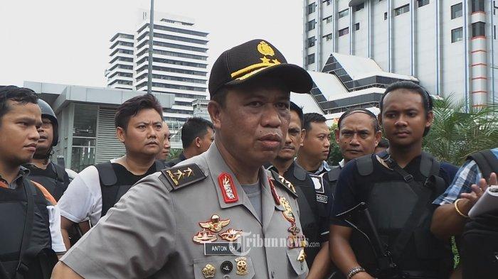 PESAN ANTON CHARLIYAN - Dokumen foto Anton Charliyan saat menjadi Kadiv Humas Polri sedang memberikan keterangan kepada awak media tentang aksi teror di Jl. M.H. Thamrin, Jakarta Pusat, Kamis (15/1/2016). Anton Charliyan memberikan pesan kepada Rismon Sianipar dan Roy Suryo cs terkait dengan kasus ijazah Jokowi. (TRIBUNNEWS.COM/LENDY RAMADHAN)