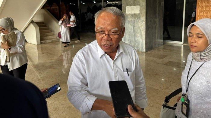 IKN BAKAL MOLOR? - Kepala Otorita IKN Basuki Hadimuljono saat ditemui usai Rapat Kerja dengan Komisi II DPR RI di Kompleks Parlemen, Senayan, Jakarta Pusat, Senin (15/09/2025).(Kompas.com/Aisyah Sekar Ayu Maharani)