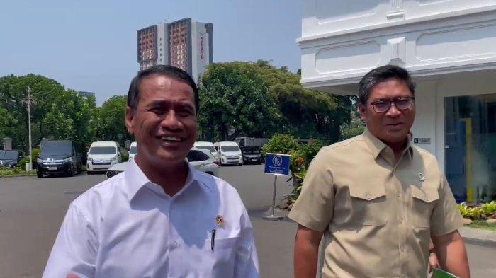 PRABOWO PANGGIL MENTERI - Menteri Pangan (Mentan) Andi Amran Sulaiman dan wakilnya, Sudaryono di Kompleks Istana, Jakarta, Kamis (9/10/2025).(KOMPAS.com/Rahel)